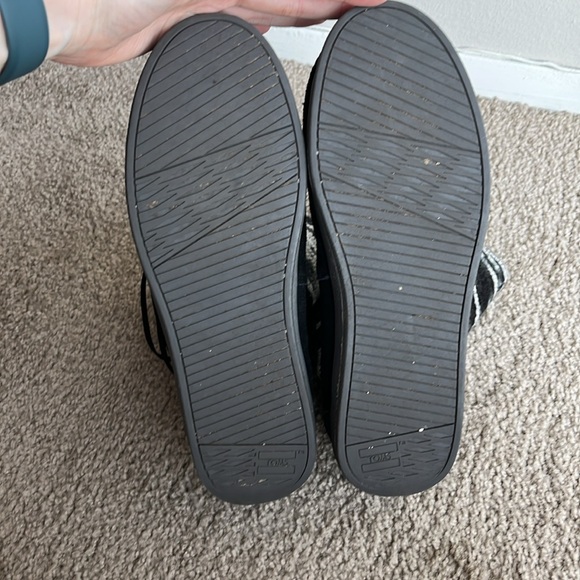 Toms Black and Gray Winter Boots - Picture 10 of 10